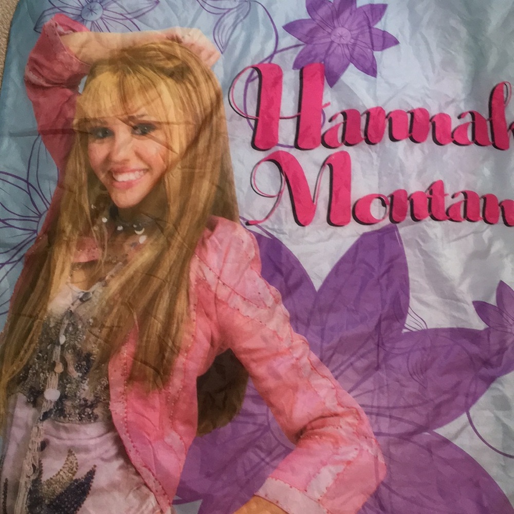 Hannah Montana Miley Cyrus roll up sleepover